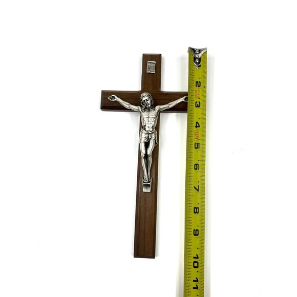 Mcvan Walnut Wood Wall Crucifix Cross 10" Beveled Edges Silvertone Corpus USA - Picture 7 of 7